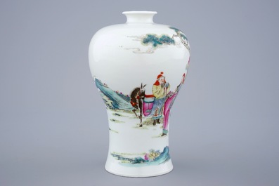 A fine Chinese famille rose meiping vase with a figurative scene, 19/20th C.