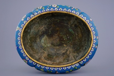 A Chinese cloisonn&eacute; shallow oval basin, 19th C.