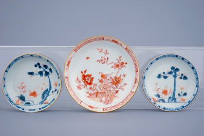 A large collection of 42 Chinese Imari-style saucers and 44 cups, Qianlong, 18th C.