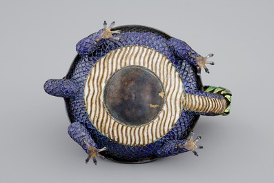 Un br&ucirc;le-parfum en argent &eacute;maill&eacute; et jade en forme de dragon, Chine, 19/20&egrave;me