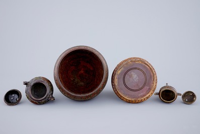 Deux br&ucirc;le-parfums et une jardini&egrave;re en cloisonn&eacute;, Chine, 19/20&egrave;me