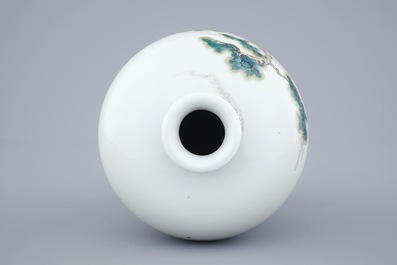 A fine Chinese famille rose meiping vase with a figurative scene, 19/20th C.