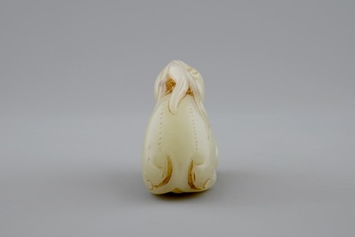 Een Chinees celadon jade snijwerk van een mythologisch hert, 18/19e eeuw