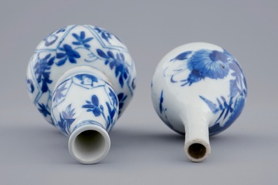 Twee kleine Chinese blauw-witte vaasjes, Kangxi