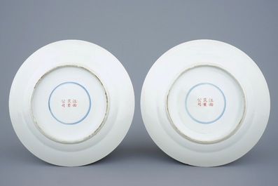 Une paire d'assiettes de style imp&eacute;riale de Guangxu, Jiangxi Porcelain Company, 20&egrave;me