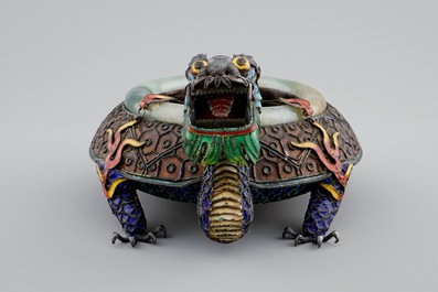 Un br&ucirc;le-parfum en argent &eacute;maill&eacute; et jade en forme de dragon, Chine, 19/20&egrave;me