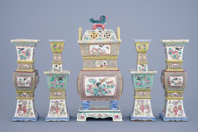 A 5-piece Chinese famille rose temple garniture with a censer on stand, 19th C.