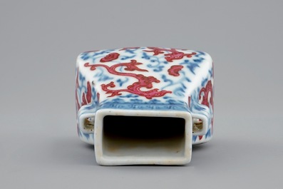A small Chinese hu vase with phoenixes, Qianlong mark, 19/20th C.