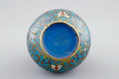 A Chinese cloisonne tianqiuping bottle vase, 18/19th C.
