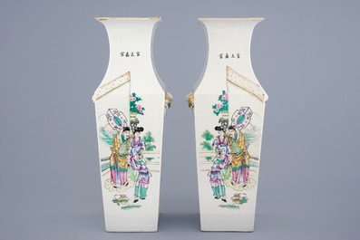 A fine pair of Chinese famille rose square vases, 19/20th C.