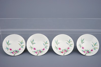 Een set van 9 Chinese famille rose kommetjes met perzikendecor, Guangxu merk en periode