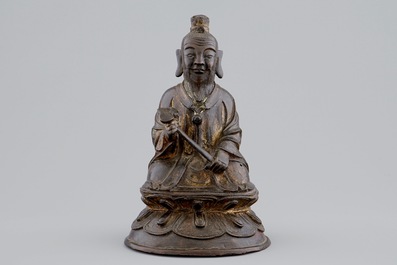 Un mod&egrave;le d'un sage assis au sceptre ruyi en bronze, Chine, Dynastie Ming