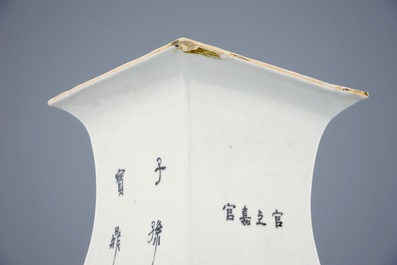 A fine pair of Chinese famille rose square vases, 19/20th C.