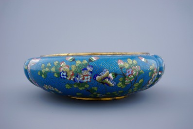 A Chinese cloisonn&eacute; shallow oval basin, 19th C.
