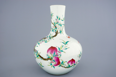 A fine Chinese famille rose tianqiuping "Nine peaches" vase, Guangxu mark, 19/20th C.