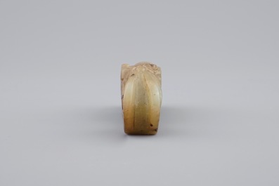 A Chinese mottled jade belt hook, 20th C.