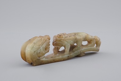 A Chinese mottled jade belt hook, 20th C.