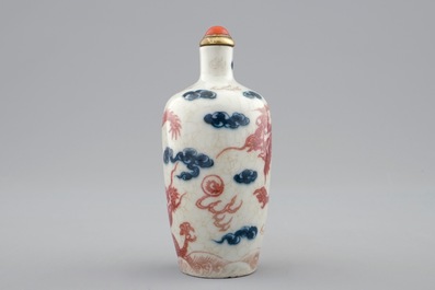 A Chinese blue, white and underglaze red snuff bottle, 18/19th C.