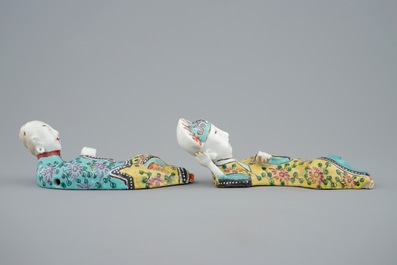Deux paires de vases d'applique en porcelaine de Chine famille rose, Qianlong, 18&egrave;me