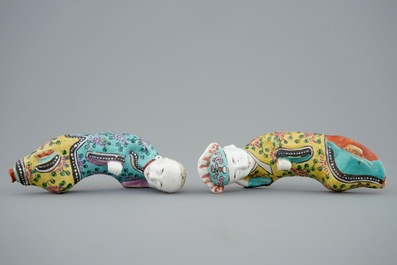 Deux paires de vases d'applique en porcelaine de Chine famille rose, Qianlong, 18&egrave;me