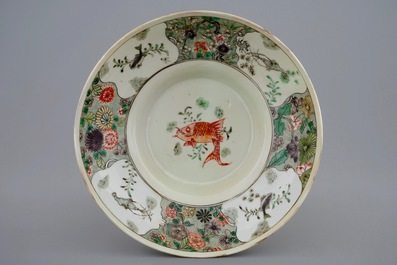 A Chinese famille verte teapot and a plate with fish, Kangxi