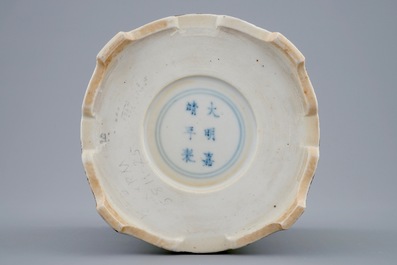 A Chinese famille noire brush pot with dragons, 19/20th C.