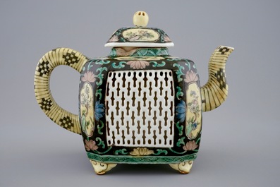 A double-walled reticulated Chinese famille noire teapot, 18/19th C.