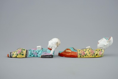 Deux paires de vases d'applique en porcelaine de Chine famille rose, Qianlong, 18&egrave;me