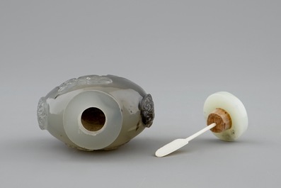 A fine Chinese agate snuff bottle, 18/19th C.