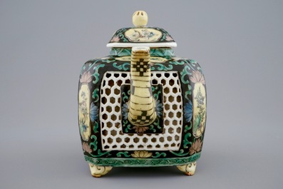 A double-walled reticulated Chinese famille noire teapot, 18/19th C.