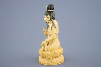 Une figure de Bouddha en ivoire sculpt&eacute;, Chine, 19&egrave;me