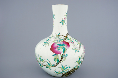 A fine Chinese famille rose tianqiuping "Nine peaches" vase, Guangxu mark, 19/20th C.