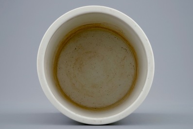 A Chinese famille noire brush pot with dragons, 19/20th C.