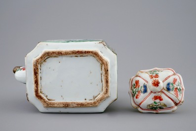 A Chinese famille verte teapot and a plate with fish, Kangxi