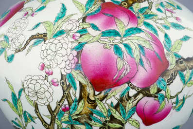 A fine Chinese famille rose tianqiuping "Nine peaches" vase, Guangxu mark, 19/20th C.
