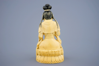 Une figure de Bouddha en ivoire sculpt&eacute;, Chine, 19&egrave;me