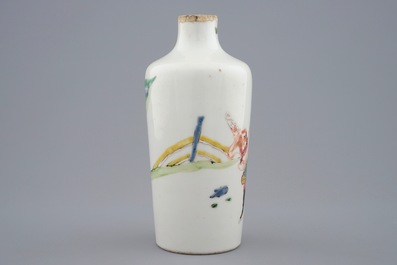 Un vase en porcelaine de Chine famille rose &agrave; d&eacute;cor d'un combat, Yongzheng, 1723-1735
