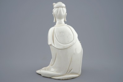 Een Chinese blanc de Chine Guanyin met reli&euml;fmerk, 18e eeuw