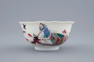 Een Chinese famille rose kop en schotel met decor van de visvangst, Yongzheng, 1723-1735
