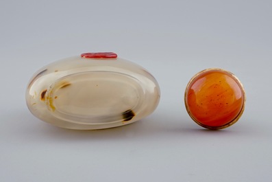 A Chinese agate snuff bottle, 19/20th C.