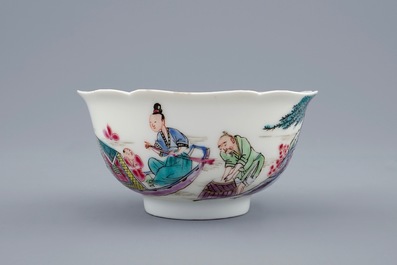 Een Chinese famille rose kop en schotel met decor van de visvangst, Yongzheng, 1723-1735