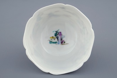 Een Chinese famille rose kop en schotel met decor van de visvangst, Yongzheng, 1723-1735