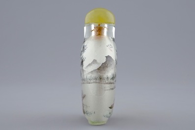 Une tabati&egrave;re en verre peint &agrave; l'int&eacute;rieur, Chine, 20&egrave;me