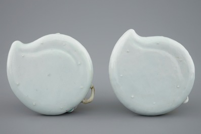 A pair of Chinese famille rose leaf-shaped cups and saucers, Qianlong, 18th C.