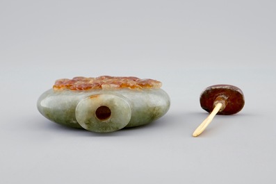 Un lot de 4 tabati&egrave;res en jade et verre, Chine, 18/20&egrave;me