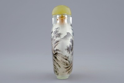 Une tabati&egrave;re en verre peint &agrave; l'int&eacute;rieur, Chine, 20&egrave;me