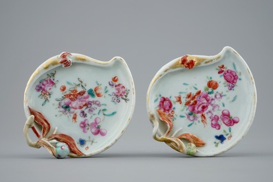 A pair of Chinese famille rose leaf-shaped cups and saucers, Qianlong, 18th C.