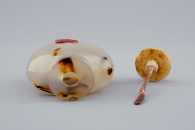 A Chinese agate snuff bottle, 19/20th C.