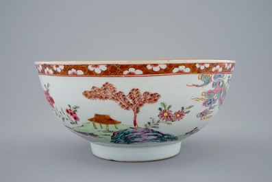 Een Chinese famille rose kom met landschapsdecor, Yongzheng, 1723-1735