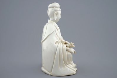 Een Chinese blanc de Chine Guanyin met reli&euml;fmerk, 18e eeuw